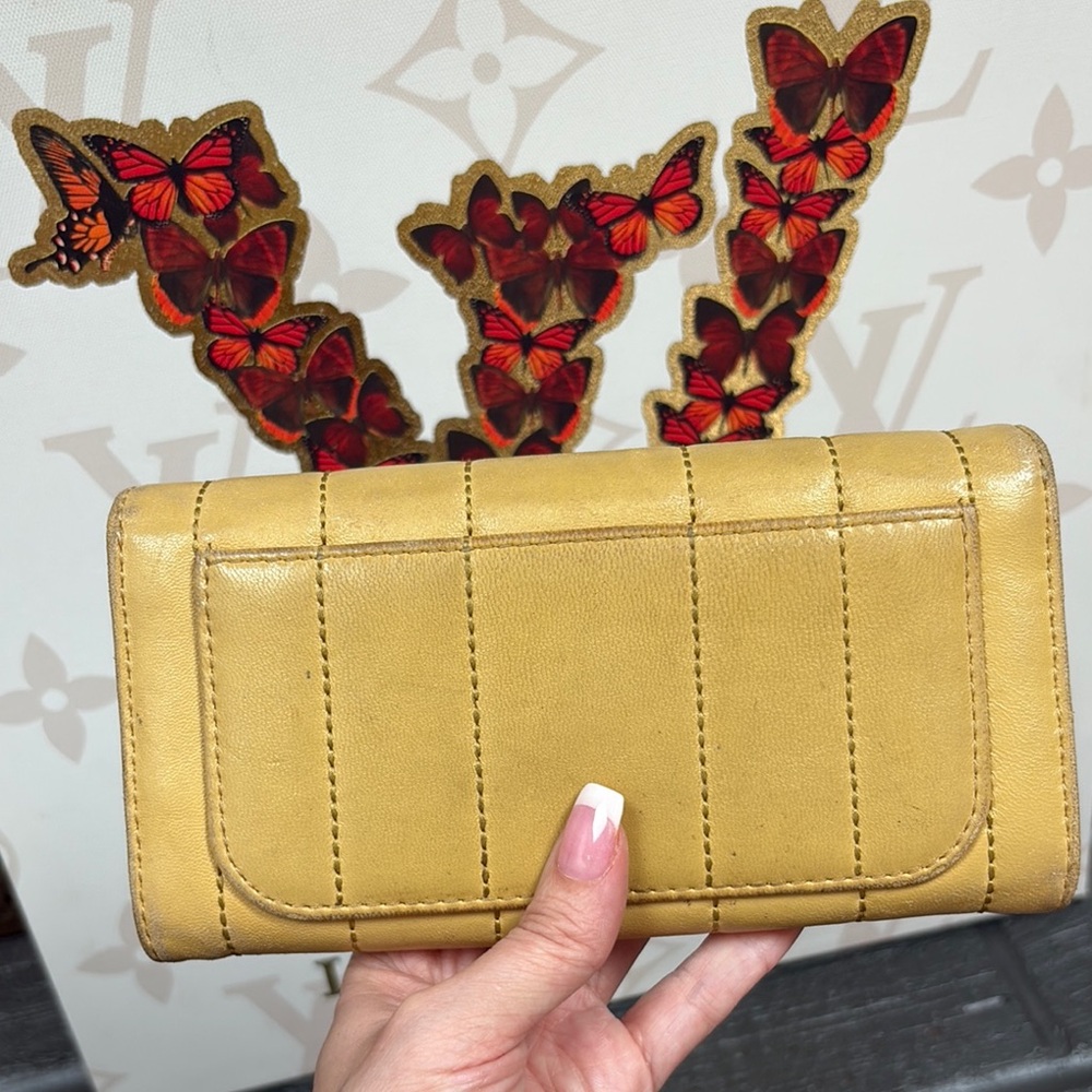Tory Burch Kira Leather Envelope Wallet - Picture 8 of 16